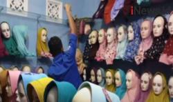Video Ular Sanca Sepanjang 4 Meter Masuk Toko Hijab di Blitar