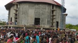 Viral di Medsos, Kerumunan Massa di Gereja Kingmi Papua Ditangani Polisi