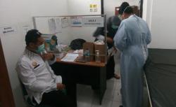 Vaksinasi Tingkat Puskesmas di Karanganyar, 3 Nakes Komorbid Batal Divaksin<