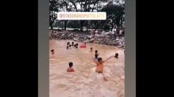 Video Viral, Bocah di Makassar Bermain Kubangan Air Stadion Andi Mattalata