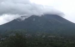 Video Gunung Merapi Kembali Luncurkan Lava Pijar