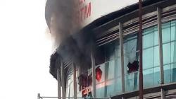 Kebakaran di Bogor Trade Mall, Petugas Damkar Berjibaku Padamkan Api