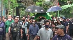 Video Suasana Haru Pemakaman Kang Pipit di TPU Bojongloa Bandung