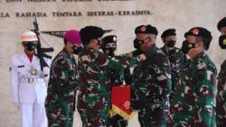 Panglima TNI Serahkan Jabatan Kasum kepada Letjen Ganip Warsito