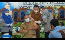Ditemani 14 Pejabat, Bupati Lahat Disuntik Vaksin Covid-19  <