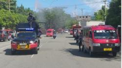 Vaksinasi Covid Berjalan, Brimob Polda Maluku Tetap Semprot Disinfektan di Berbagai Lokasi