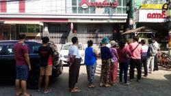 Kondisi Myanmar Sehari Pascakudeta Aung San Suu Kyi, Warga Datangi Bank Ambil Uang Tunai
