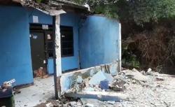 Rumah di Tangsel Roboh akibat Pergeseran Tanah, Satu Keluarga Lolos dari Maut