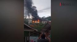 Video Kebakaran di Ponpes Mustafawiyah Madina Sumut Jadi Tontonan Warga