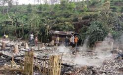 6 Rumah Ludes Terbakar, Penghuni Ngungsi ke Kantor Perkebunan Teh Cianjur<