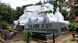 Antisipasi Hujan Abu Vulkanik, Candi-Candi Sekitar Gunung Merapi Ditutup Plastik