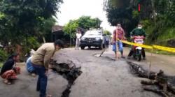 Video Aspal Jalan Amblas Sepanjang 25 Meter di Cikulur Lebak, Kendaraan Sulit Melintas