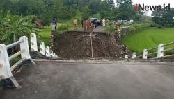 Video Jembatan Penghubung Cirebon-Kuningan Roboh, Warga Terisolasi
