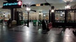 Jemaah Umrah Khusyuk Salat Subuh Berjemaah di Tengah Cuaca Dingin