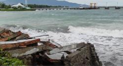 Video Gelombang Tinggi Hantam Pesisir Utara Sikka NTT