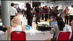 Hari Pertama Tes Covid-19 Gunakan GeNose, Begini Antusiasme Calon Penumpang di Stasiun Pasar Senen