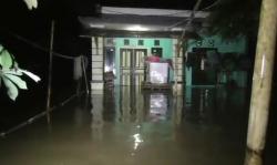 Tanggul Sungai Cidurian Jebol, Puluhan Rumah di Tangerang Terendam Banjir