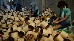 Produksi Kue Keranjang Khas Imlek Turun 60 Persen akibat Pandemi<
