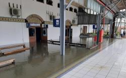 Stasiun Tawang hingga Poncol Terendam Banjir<