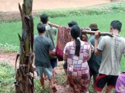 Seorang Warga Terkubur Hidup-Hidup saat Longsor di Cirende Purwakarta<