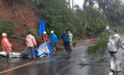 Longsor Ciloto Timbun Jalan Cianjur-Puncak,  Polisi Berlakukan Sistem Buka Tutup<