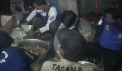 Video Korban Banjir Bekasi Abaikan Protokol Kesehatan Berebut Nasi Bungkus dan Paket Sembako