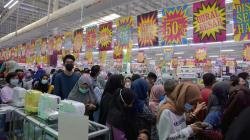 Obral Besar Jelang Tutup Permanen, Giant Pekanbaru Diserbu Pembeli