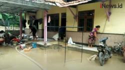 Video Banjir di Majalengka Mulai Surut, Warga Bersihkan Lumpur