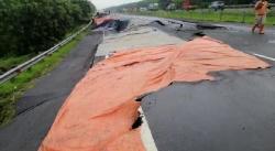 Tol Cipali Km 122.400 Ambles, Lalu Lintas Dibuat Contra Flow<