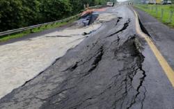 Pastikan Contra Flow Aman, Dirditlantas Polda Jabar ke Lokasi Jalan Ambles Tol Cipali<