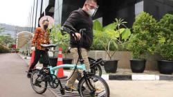 Penampakan 2 Sepeda Brompton Diserahkan ke KPK saat Rekonstruksi Suap Bansos Covid