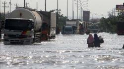 Kaligawe Masih Terendam Banjir, Kemacetan Panjang Truk Terlihat di Jalur Pantura