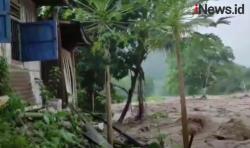 Video Banjir Bandang Hantam Pemukiman, Warga Sikka NTT Mengungsi