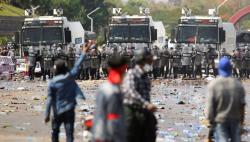 Tak Takut Senjata Aparat, Warga Myanmar Demonstrasi Lagi Tolak Kudeta Militer