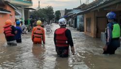 Banjir Subang dan Indramayu, Tim SAR Gabungan Evakuasi 6 Korban Meninggal<