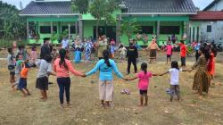 Bantu Pemulihan Trauma, GP Ansor Ajak Anak Korban Banjir Bermain dan Bernyanyi