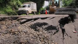 Jalan Penghubung Kendal Temanggung Ambles, Kendaraan Besar Dilarang Melintas