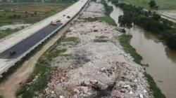 Buang Sampah di Bantaran Kali Cikarang Bekasi Laut Akan Dikenakan Tipiring