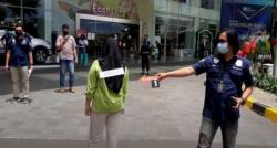 Video Polisi Gelar Rekonstruksi Aborsi di Apartemen Jatinegara Jaktim