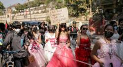 Perempuan Cantik Bergaun Pesta ikut Demo di Myanmar: Saya Tak Ingin Kediktatoran, Hanya Mau Pacar!
