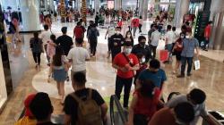 Pusat Perbelanjaan Jakarta Diserbu Pengunjung saat Libur Imlek