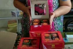 Video Produksi Kue Keranjang Imlek Menurun di Cirebon