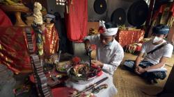 Ritual Pembersihan Pusaka Keris saat Hari Raya Tumpek Landep