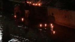 Ratusan Kapal Lilin Menyusuri Kali Grojogan saat Malam Imlek