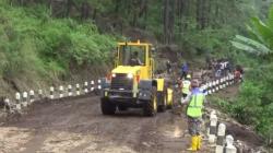 Tertimbun Longsor, Jalur Bumijawa Tegal-Sirampog Brebes Dialihkan 