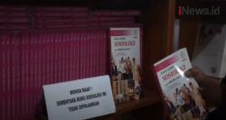 Video Heboh! Ada Situs Porno di Buku Pelajaran SMA