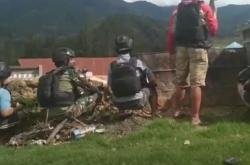 Video Baku Tembak TNI Polri dengan KSB Papua Masih hingga Minggu Pagi