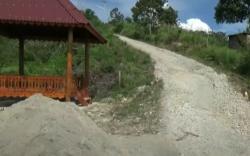 Video Akses Jalan ke Objek Wisata Air Terjun Simbilulu Sumut, Rusak Parah
