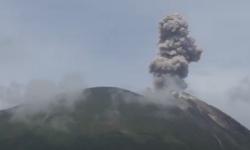 Video Gunung Ile Lewotolok Terus Erupsi, Warga Diminta Waspada Banjir Lahar Dingin