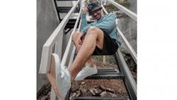 Arya Saloka Tampil Cool dengan Sepatu Lokal, Netizen Meleleh: Gula Dikasih Nyawa, ya Begini
